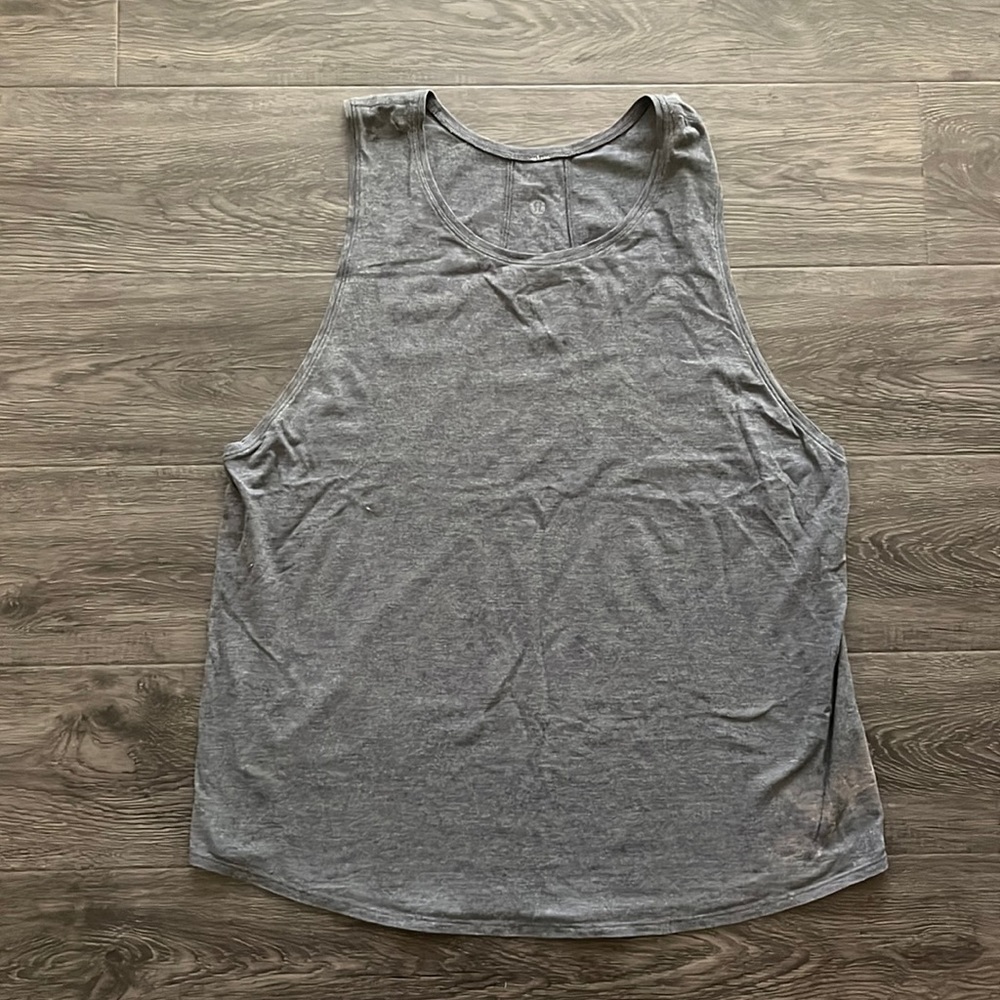 Lululemon Tank. Hardly worn.